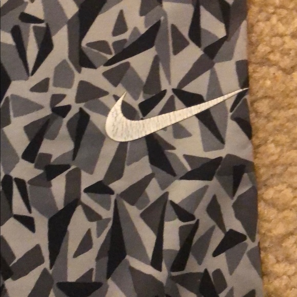 Nike Pro Women’s Leggings - Picture 2 of 4